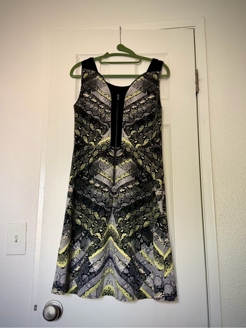 Kenneth Cole Sleeveless Black and Lime Patterned A-Line Dress Size 4